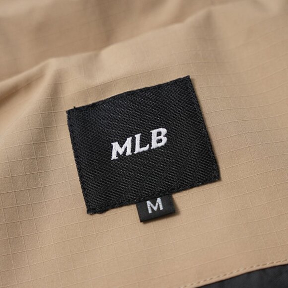MLB Green Hooded Jacket - Picture 8 of 9